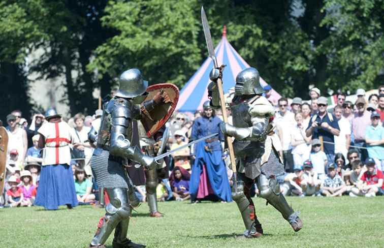 Bayeux Attracties zijn de sites van de Kathedraal, het Oude Centrum en de Tweede Wereldoorlog / Frankrijk