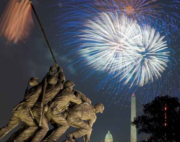 Honorer les morts aux monuments commémoratifs de guerre américains / 