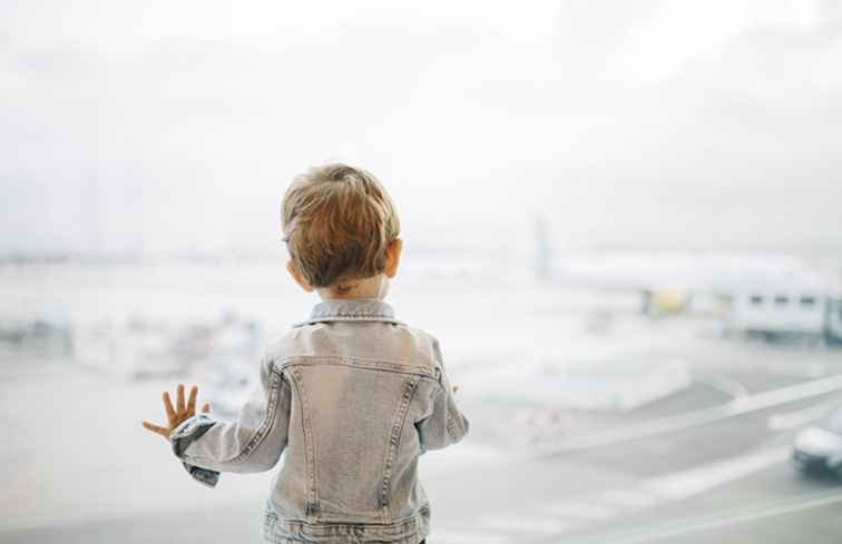 Consigli di sopravvivenza per viaggi in aereo con un neonato o un bambino