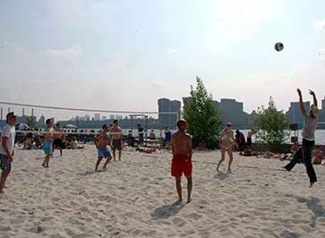 Watertaxi-strand in Long Island City / New York