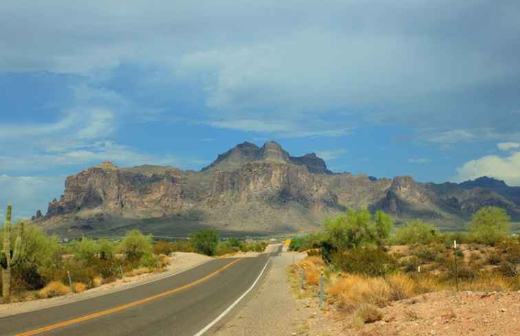 Une route panoramique sur le sentier Apache / Arizona