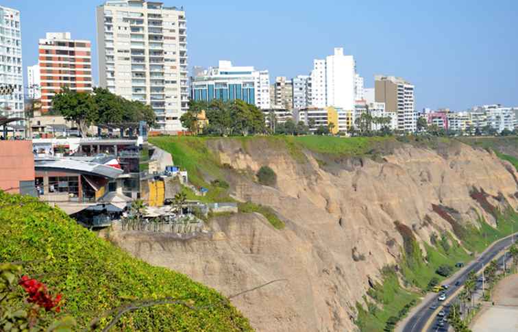 Esplora il centro commerciale Larcomar a Lima, in Perù / Perù