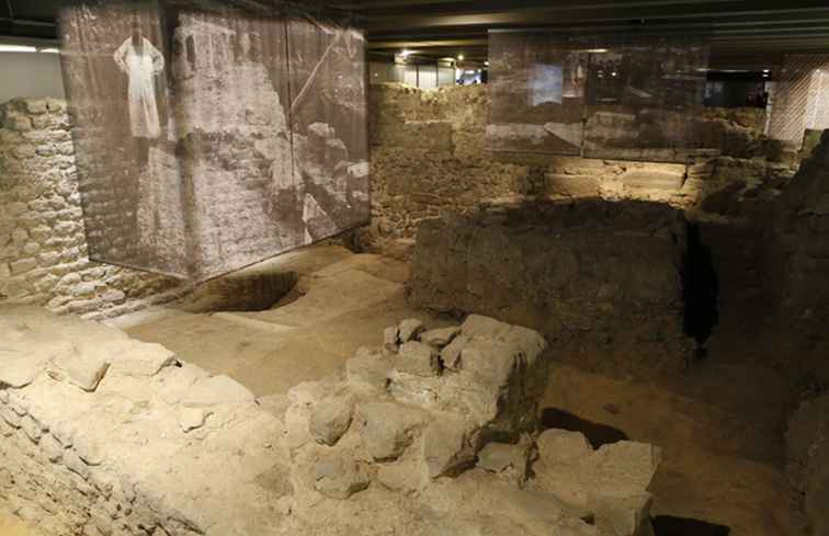 Come visitare la cripta archeologica di Notre Dame a Parigi / Francia