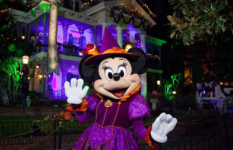 La festa di Halloween di Topolino a Disneyland in California / California