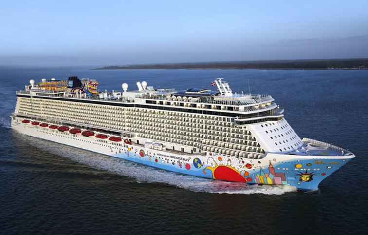 Norwegian Breakaway Cruise Ship Exteriors / Lineas de crucero