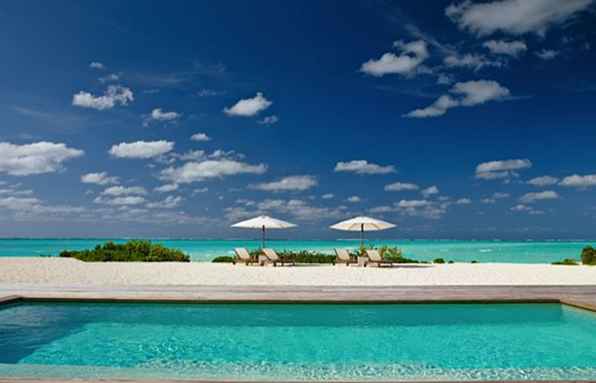 Parrot Cay van COMO Chic Wellness Resort op Caribbean Isle of Female Pirates ' / Turks & Caicos