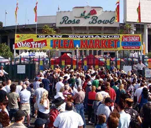 Pasadena Rose Bowl Flea Market Caccia al tesoro di Hollywood + Celeb Haunt / California