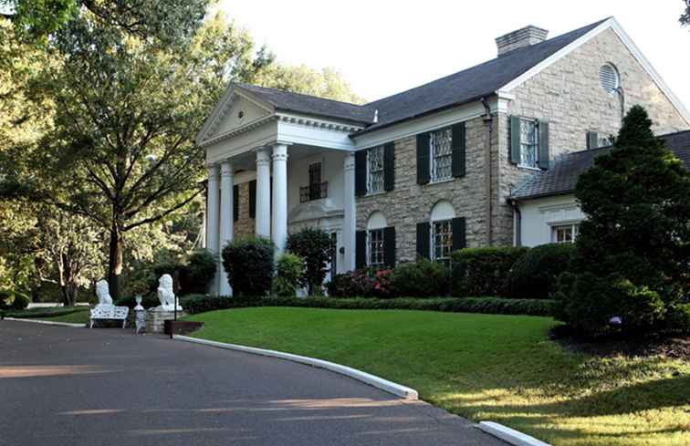 Una guida di viaggio per visitare Graceland con un budget / Tennessee