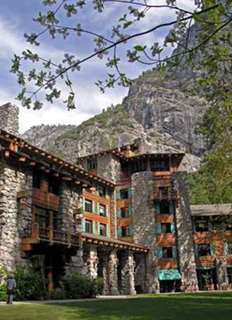 Hotel Ahwahnee rinominato Majestic Yosemite Hotel / California