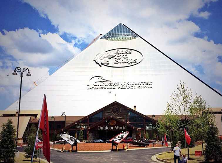 Bass Pro Shops an der Pyramide in Memphis / Tennessee