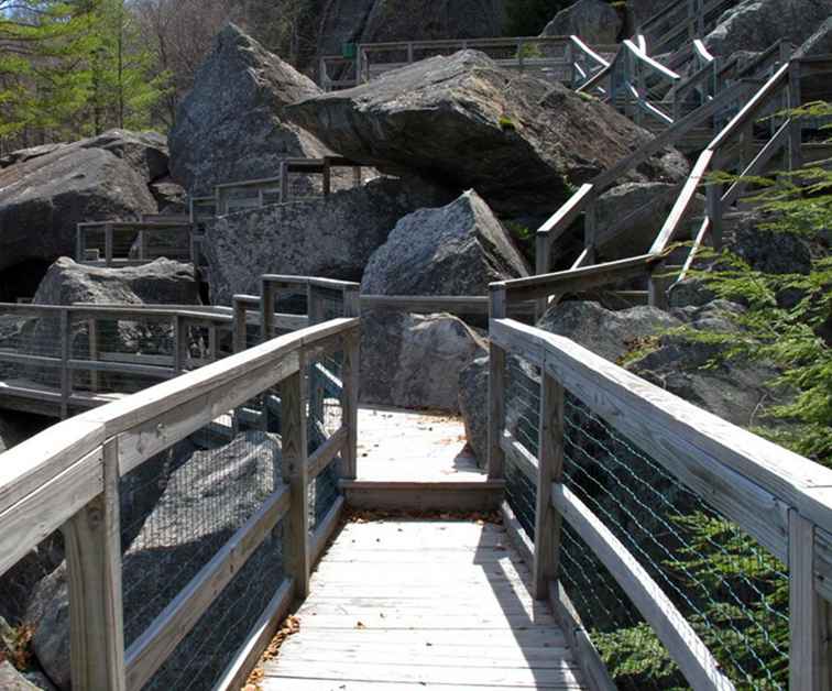 Slå sommarvärmen i NH Håll dig cool i grottor och vågor / New Hampshire