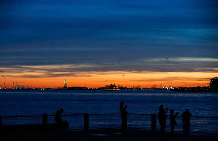 Beste Brooklyn zonsondergangen boven het Vrijheidsbeeld en de haven van New York / New York