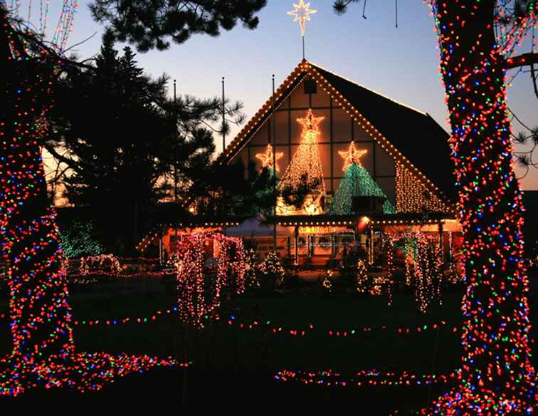 Vier het seizoen met de lichten van Kerstmis in Warm Beach Camp / Washington