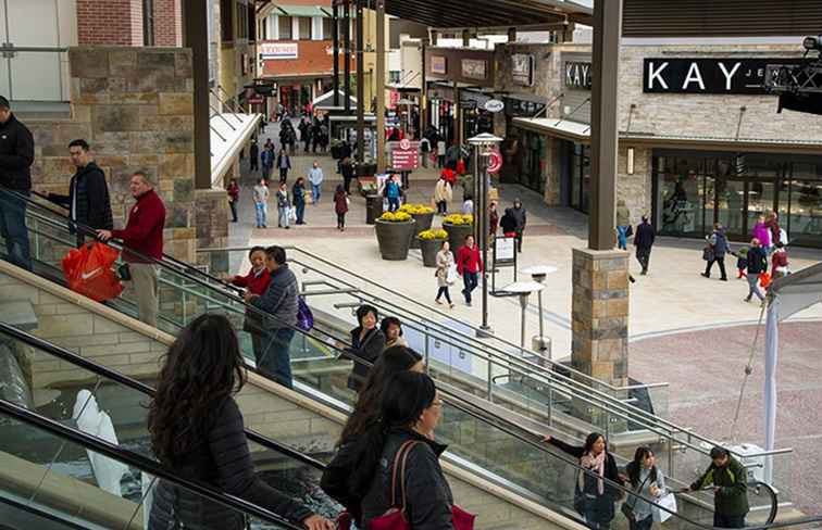 Clarksburg Premium Outlets Shopping i Clarksburg, MD / Maryland