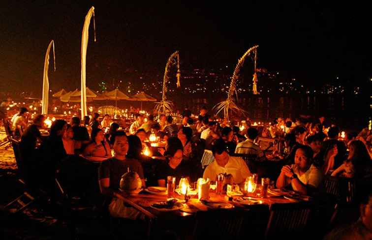 Äta middag på stranden i Jimbaran, Bali