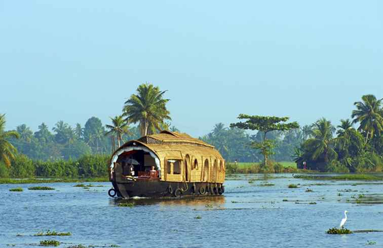 Guida essenziale per assumere una casa galleggiante nel Kerala