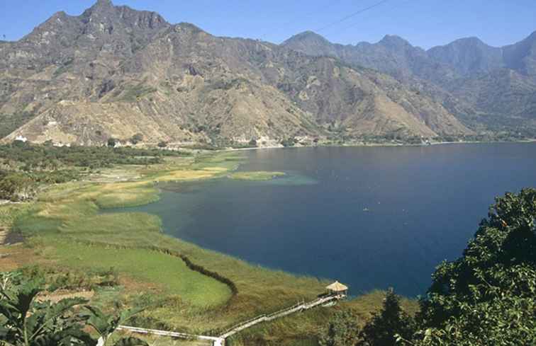 Esplora il porto sul lago di San Pedro La Laguna.