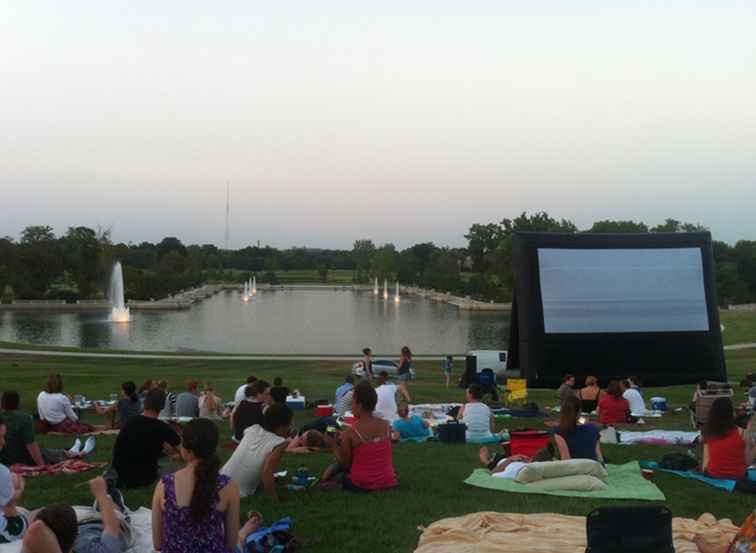 Gratis Outdoor Film Series in het St. Louis Art Museum / Missouri