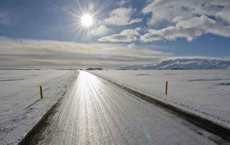 Comment gérer les routes glacées lors de la pratique du caravaning / Conseils & Astuces