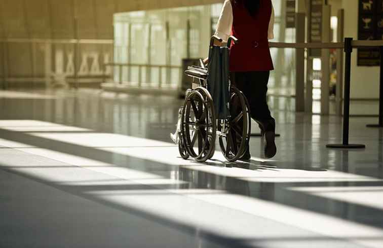 Come richiedere una sedia a rotelle o un carrello all'aeroporto