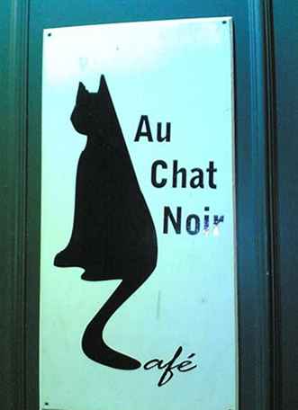 In Review Au Chat Noir Performance Café en Bar / Frankrijk