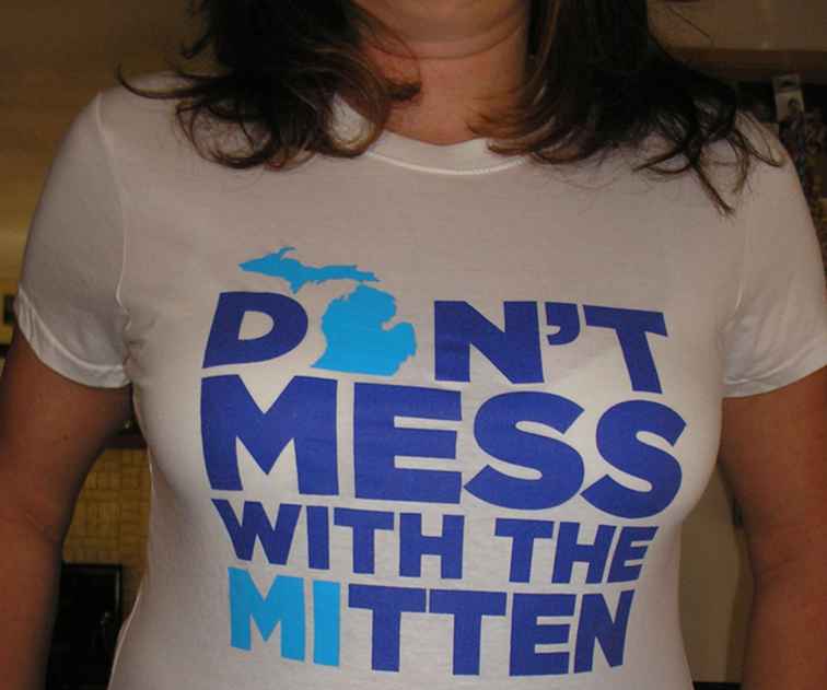 Michigan-Themed Produkter Röra inte Med Mitten T-Shirts