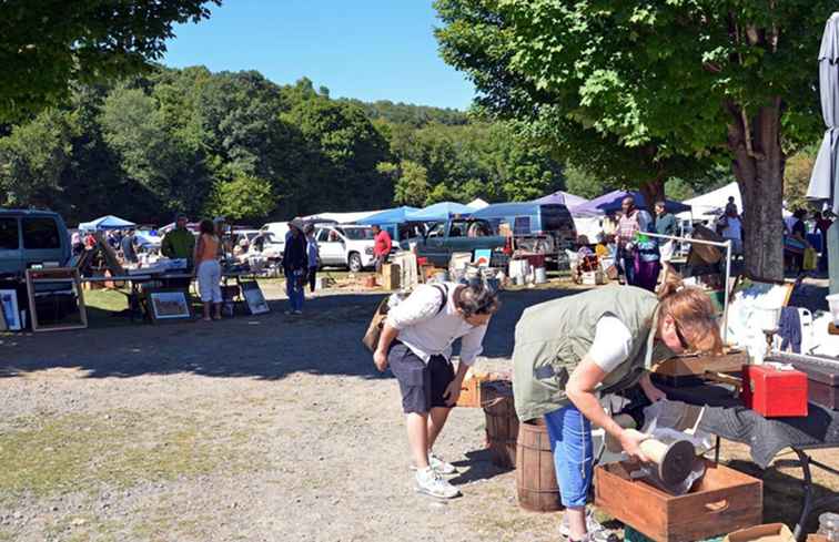 New England Flea Markets Guide / 