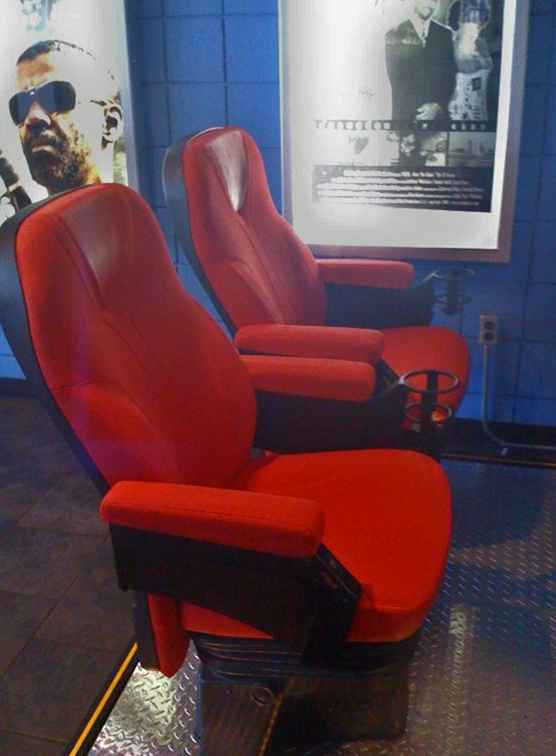 Revisión de Movie Theater D-Box MFX Motion Seats en Emagine Canton