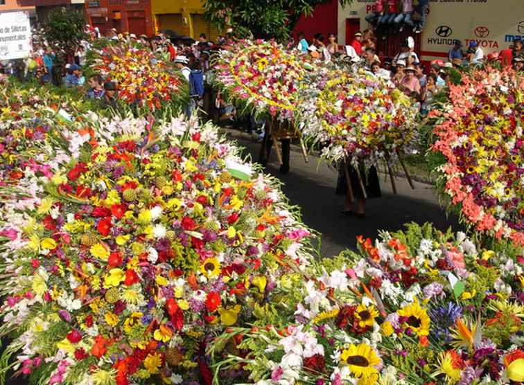 Silleteros al Festival dei fiori di Medellin in Colombia