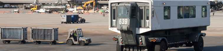 De Bizarre United Airlines-terminal op Washington Dulles Airport / Washington, D.C..