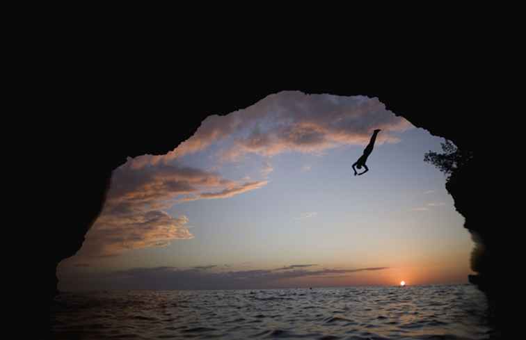 Die Geschichte und die Gefahren von Cliff Diving / Extremsportarten