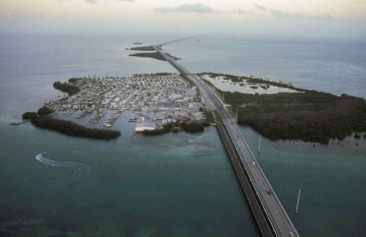 La carretera de ultramar de Miami a Key West / Florida