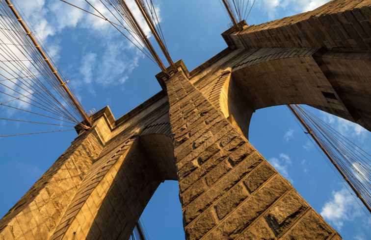 Suggerimenti per camminare attraverso il ponte di Brooklyn / New York