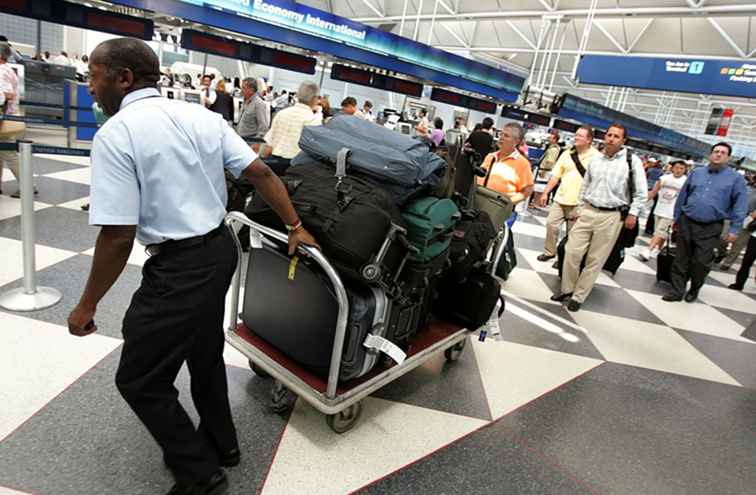 Los mejores consejos para vencer las tarifas de equipaje facturado de las aerolíneas