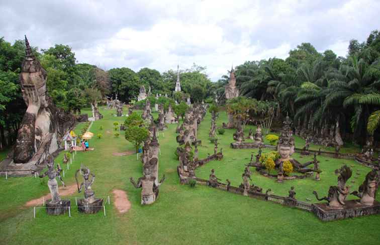 Visitare il parco del Buddha Xieng Khuan vicino a Vientiane, Laos / Laos