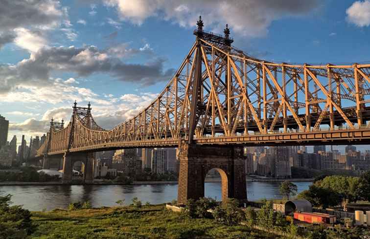 Gehen über die Queensboro (Ed Koch) Brücke / New York