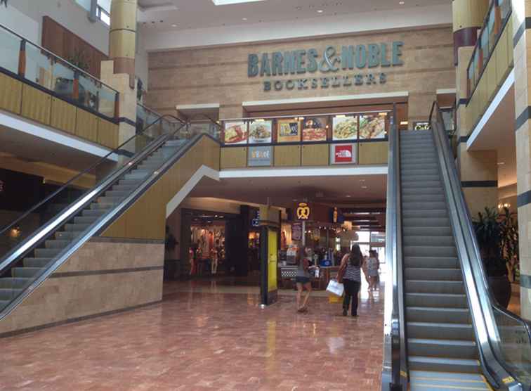 West County Center ofrece compras de calidad en un entorno familiar / Misuri