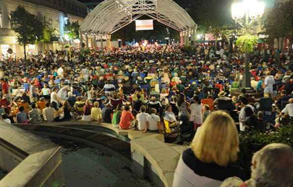 Conciertos de verano del centro de Reston Town 2016 / Virginia