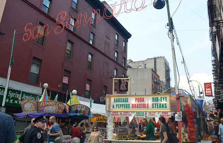 Una guida alla piccola festa dell'Italia di San Gennaro / New York