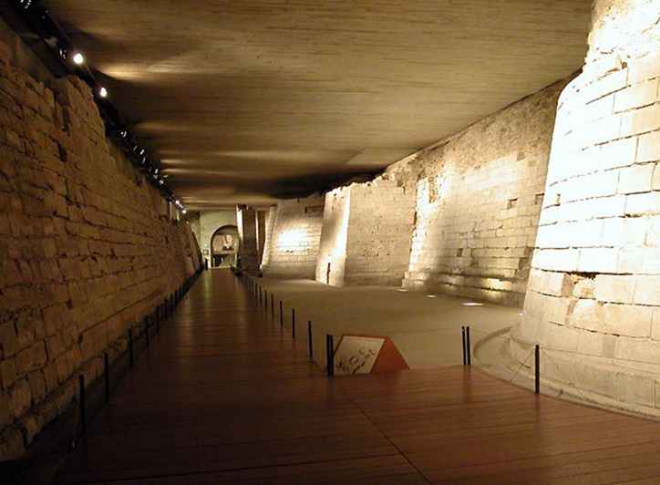 Una breve storia dei fatti intriganti del Louvre / Francia