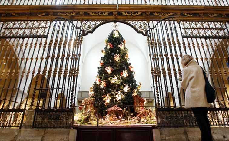 Guida Annuale Albero di Natale e Neapolitan Baroque Crèche / New York