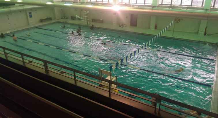 Ligue de basketball, piscine intérieure, cours de fitness et d'informatique à Crown Heights / New York