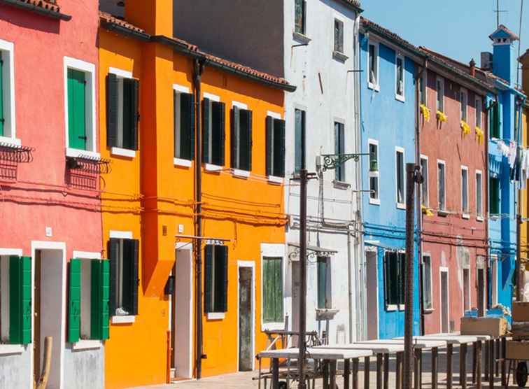 Burano, Italië Kant, zeevruchten en levendige kleuren / Italië