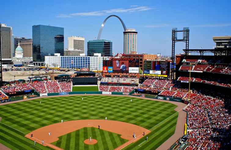 Busch Stadium Reisgids voor een kardinalenwedstrijd in St. Louis / Missouri