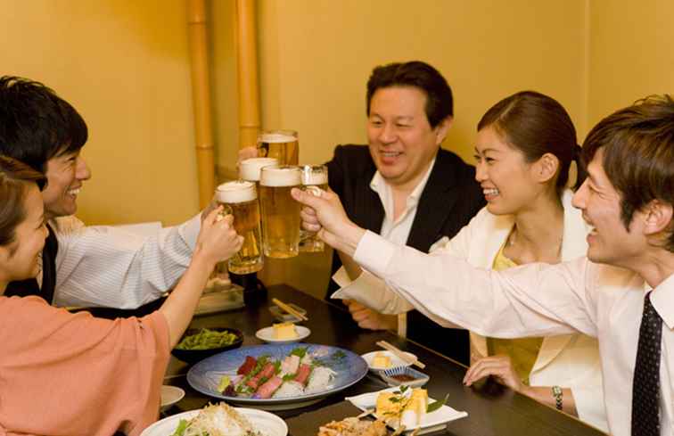 Saludos en la etiqueta de beber japon�s en Jap�n