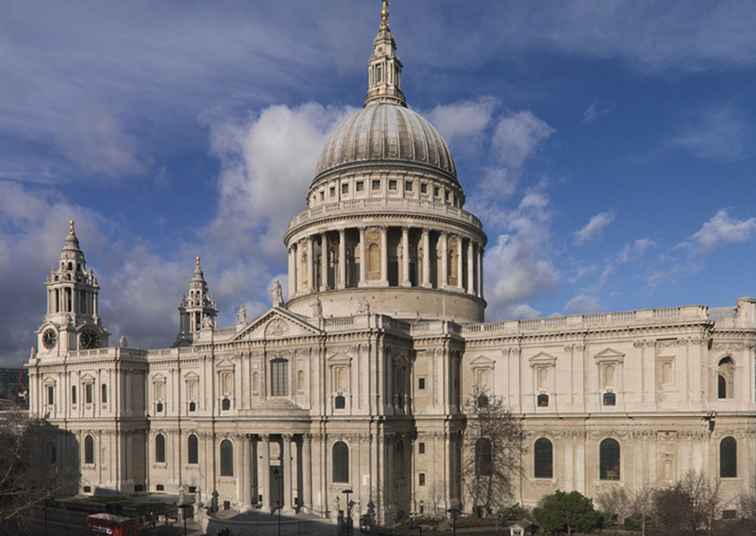 Montez le dôme à la cathédrale Saint-Paul / Angleterre