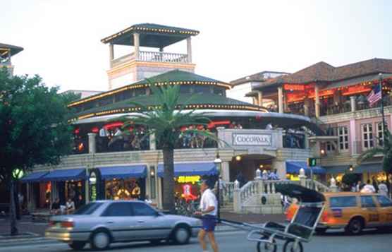 CocoWalk, Coconut Grove, Miami - eten, winkelen, entertainment en meer! / Florida