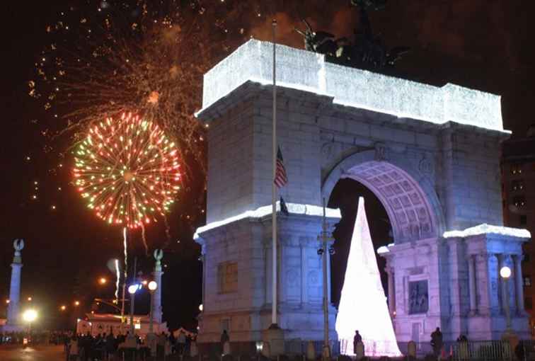 Guida completa ai fuochi d'artificio di Capodanno di New York a Brooklyn / New York