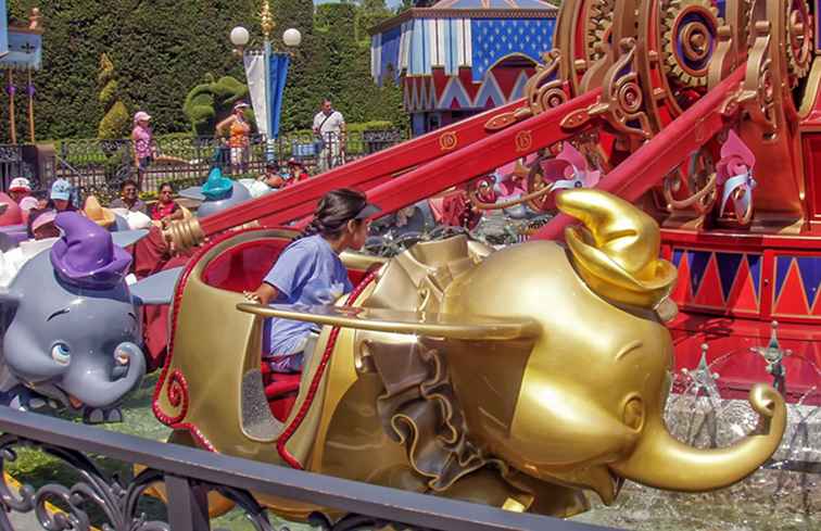 Disneyland Rides and Attractions / Californie