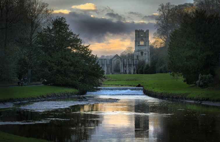 Fountains Abbey e Studley Royal Water Garden nello Yorkshire / Inghilterra